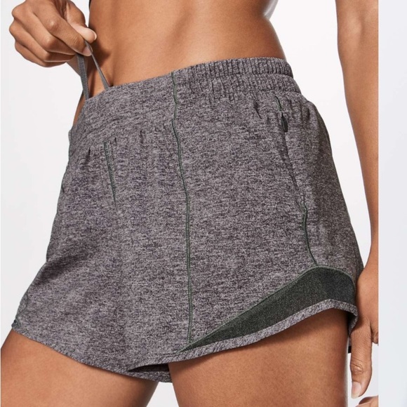 Lululemon Hotty Hot Short II *Long 4" Heather Lux Multi Black‎ size 6 - Picture 1 of 9